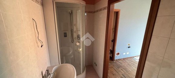 4 rooms House in Novara, Italy No. 53253 27