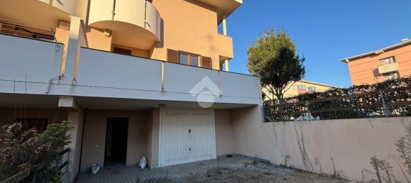 4 rooms House in Novara, Italy No. 53253 40