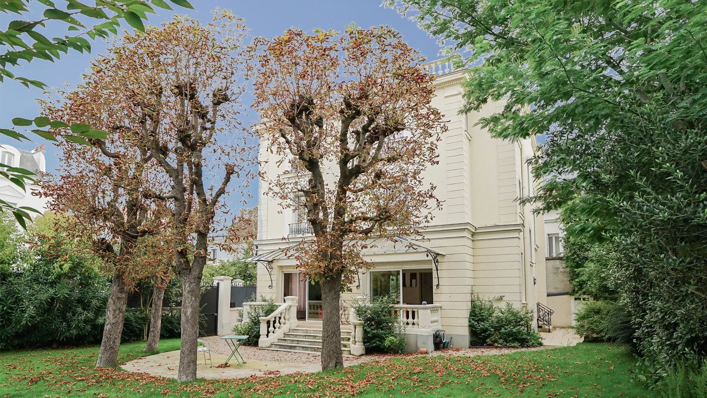 Дом с 9 комнатами в Аньер-сюр-Сен, Франция № 163339