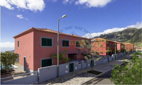 3 bedrooms House in Calheta, Portugal No. 187328