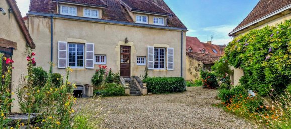  Castillos de 5 dormitorios en Genelard, France No. 196165 2