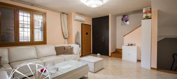 4 rooms House in Poggio a Caiano, Italy No. 19265 8