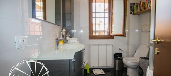 4 rooms House in Poggio a Caiano, Italy No. 19265 14