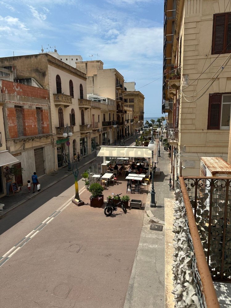 Casa de 12 dormitorios en Mazara del Vallo, Italy No. 348297