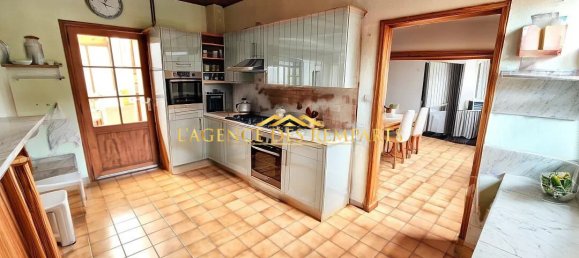 Casa de 3 dormitorios en Montreuil, France No. 59754 2