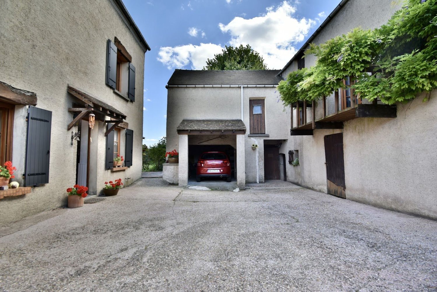 4 bedrooms House in Issou, France No. 131379