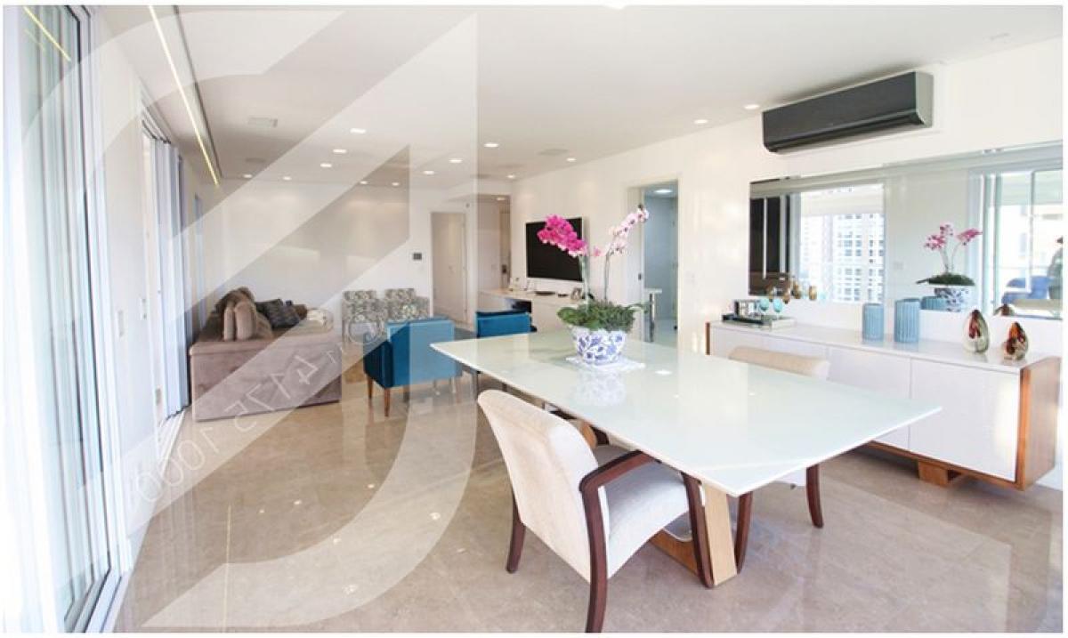 Apartamento de 3 dormitorios en Sao Paulo, Brazil No. 498277