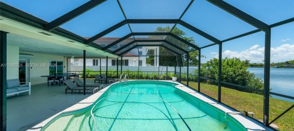 3 dormitorios villa en alquiler en Miami, Miami-Dade, Florida, USA № 615559 2