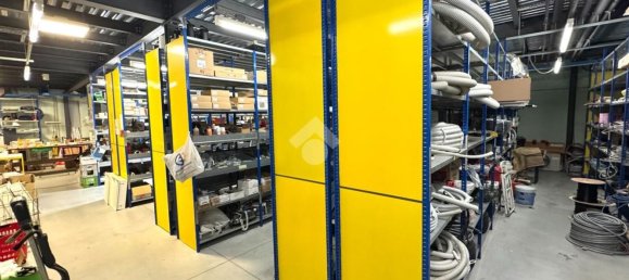 800m² Warehouse in Loreggia, Italy No. 61162 7