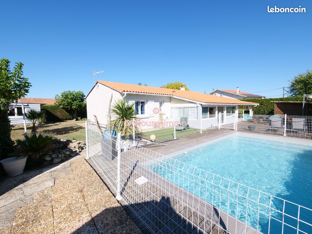 Casa de 4 habitaciónes en Lamarque, France No. 109512