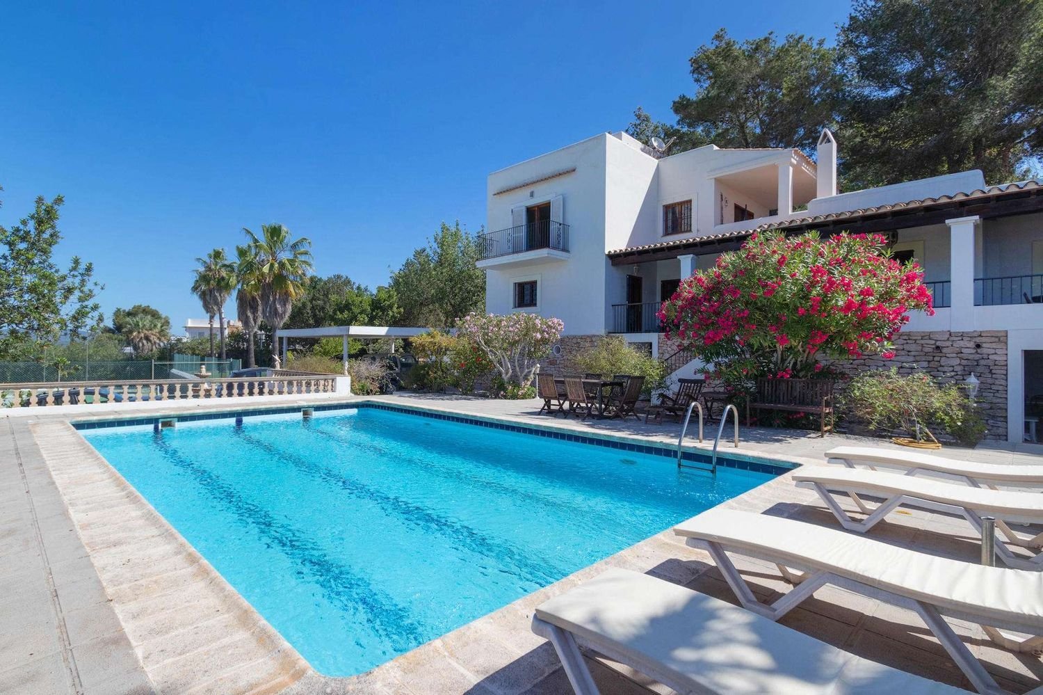 5 غرف نوم فيلا في Jesus, Spain رقم 198410