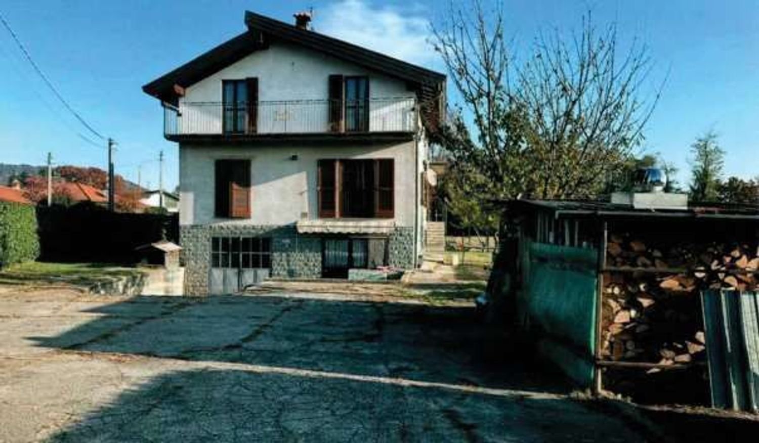 8 rooms House in Mercallo, Italy No. 13995
