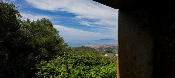 Дом с 4 комнатами в Лаванья, Италия № 272384 10