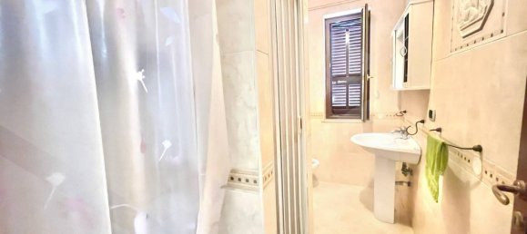 Apartamento de 3 dormitorios en Giugliano in Campania, Italy No. 260296 12