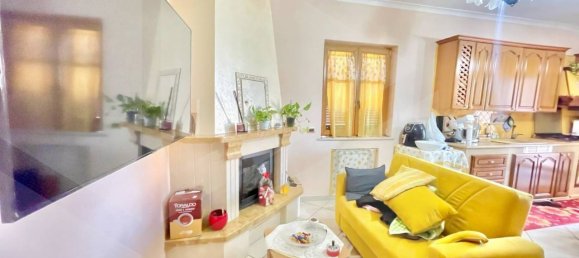 Apartamento de 3 dormitorios en Giugliano in Campania, Italy No. 260296 4