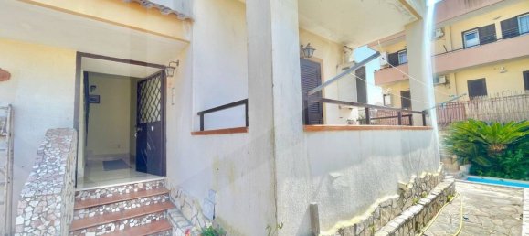 Apartamento de 3 dormitorios en Giugliano in Campania, Italy No. 260296 11