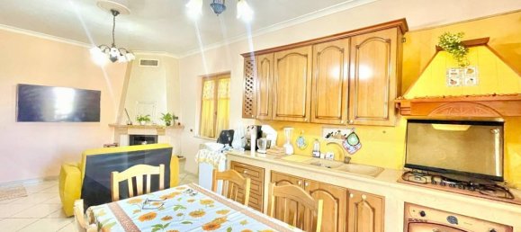 Apartamento de 3 dormitorios en Giugliano in Campania, Italy No. 260296 5