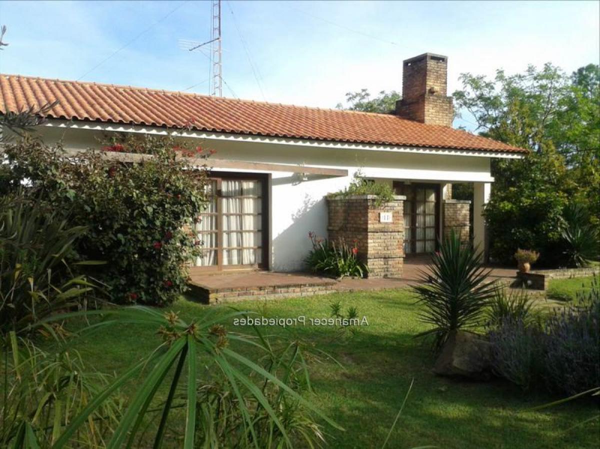3 bedrooms House in Canelones, Uruguay No. 1888