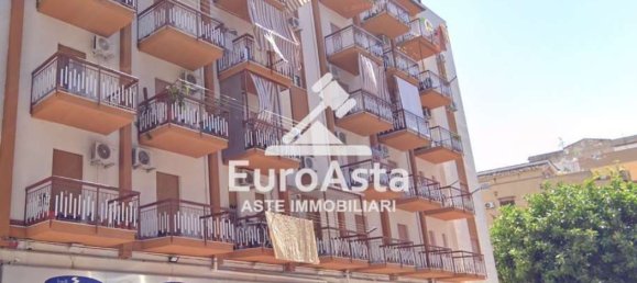 3 bedrooms Apartment in Palermo, Italy No. 347004 2