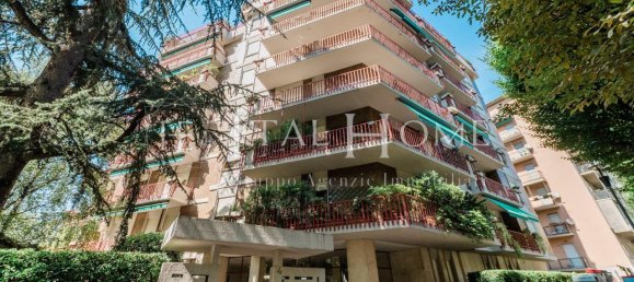 3-salle Appartement à Bergamo, Italy No. 40801 8