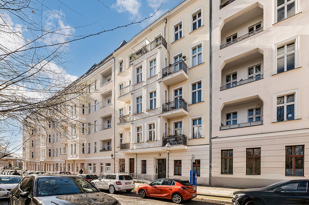 Квартира с 4 комнатами в Кройцберг, Германия № 110316