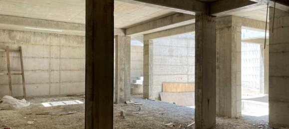 Вилла с 5 спальнями в Мониатис, Кипр № 7677 3