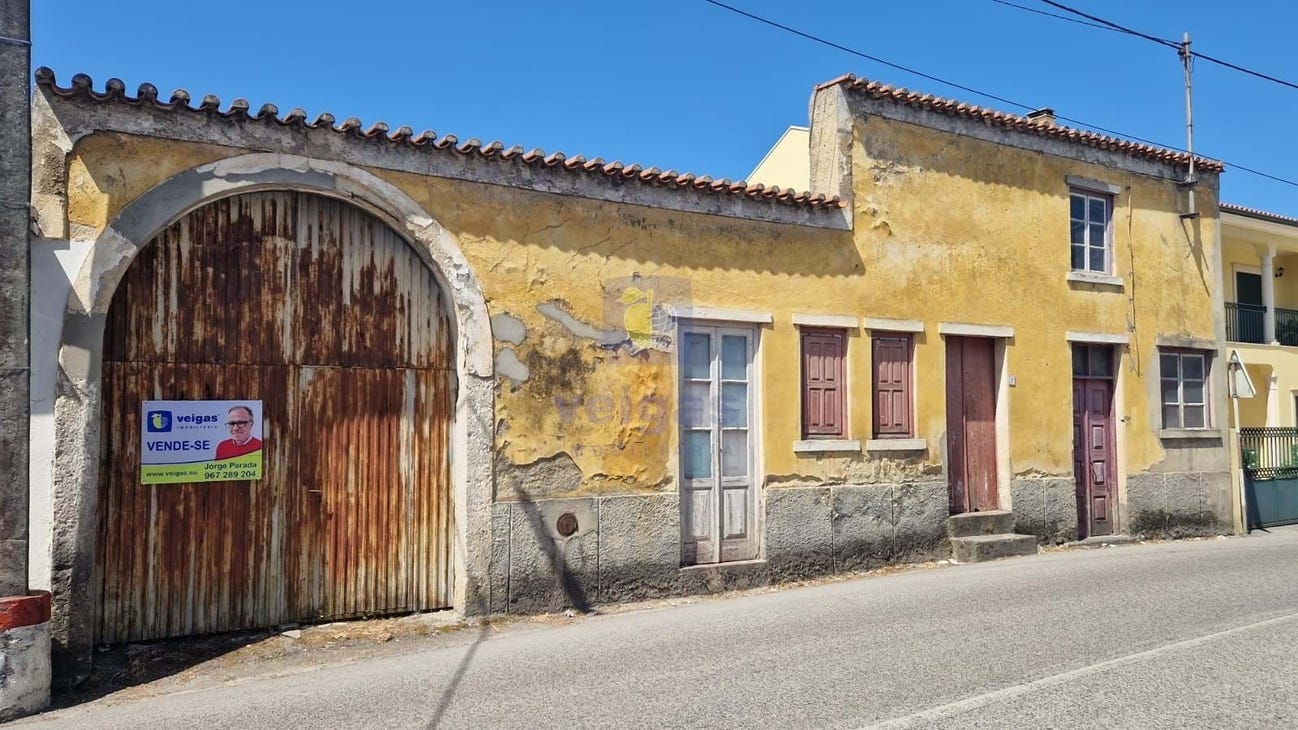 130m² Commercial property in Porto de Mos, Portugal No. 195536