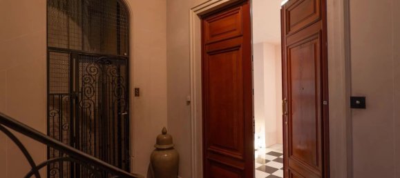 5 bedrooms Apartment in Paris, France No. 345045 25