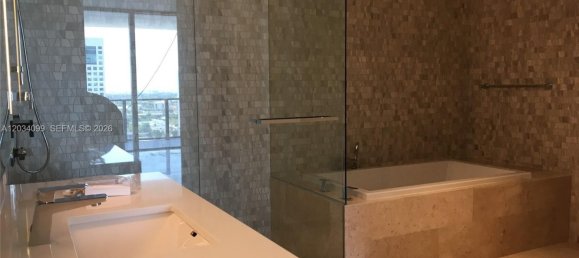 1 dormitorio propiedad comercial en alquiler en Miami, Miami-Dade, Florida, USA № 615236 4