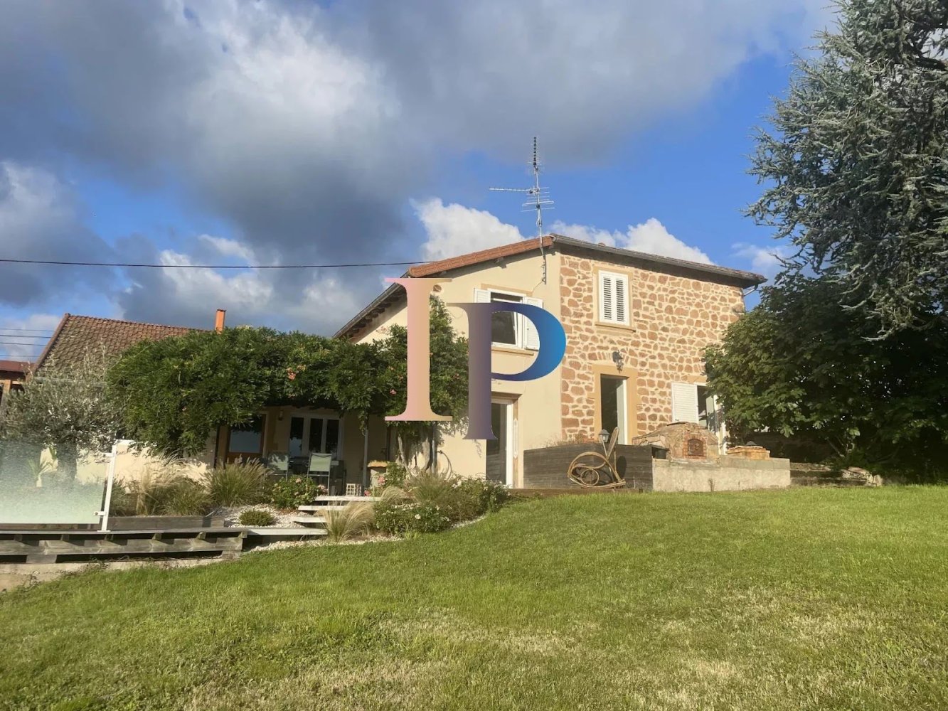 Таунхаус с 4 спальнями в Амплепуис, Франция № 270455