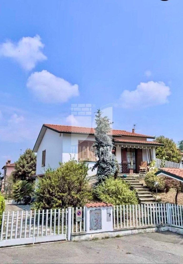 Villa de 4 dormitorios en Arzago d'Adda, Italy No. 366175