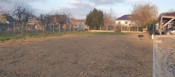  Land in Faumont, France No. 99817 4