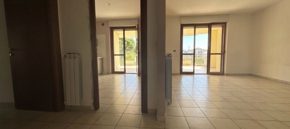 4 bedrooms Apartment in Pescara, Italy No. 315953 4