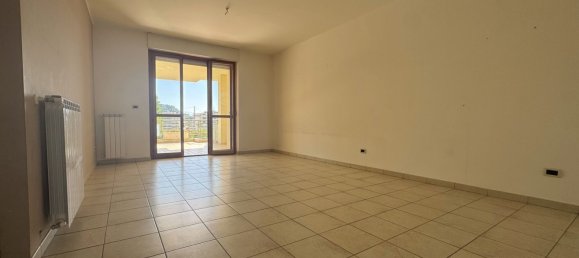 4 bedrooms Apartment in Pescara, Italy No. 315953 3