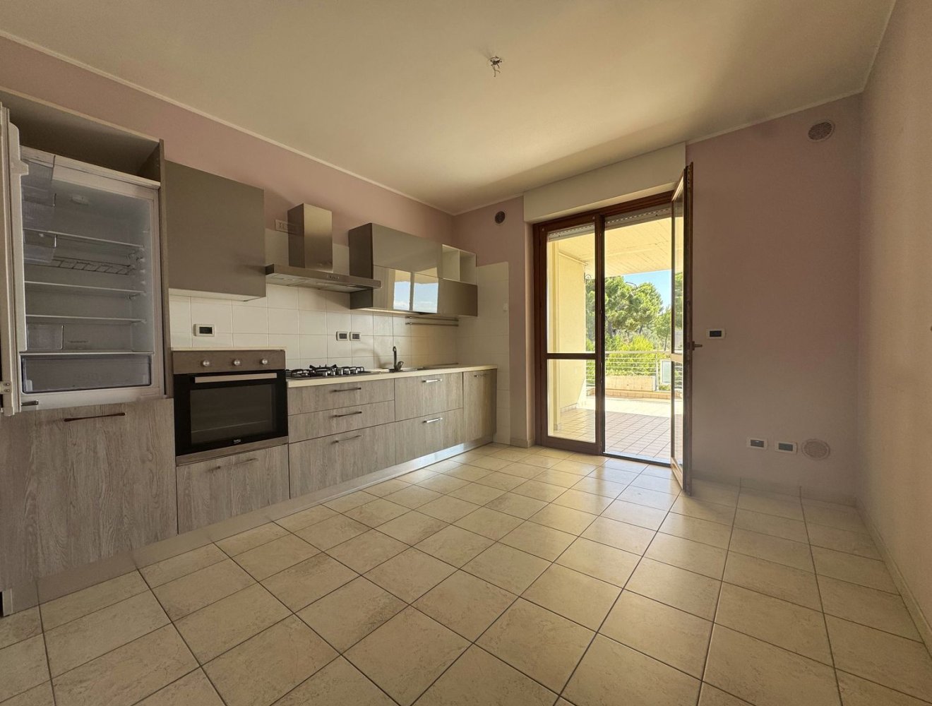 4 bedrooms Apartment in Pescara, Italy No. 315953