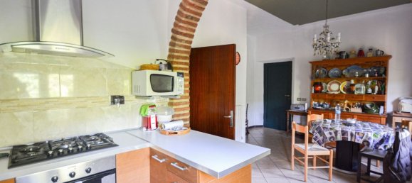 4 bedrooms House in Castiglione del Lago, Italy No. 81027 5