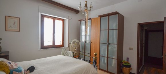 4 bedrooms House in Castiglione del Lago, Italy No. 81027 18