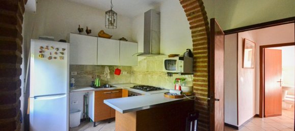 4 bedrooms House in Castiglione del Lago, Italy No. 81027 4