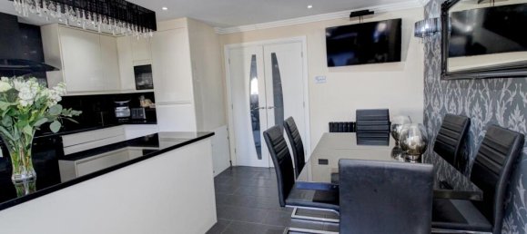 3 Schlafzimmer Haus in Crawley, United Kingdom, Nr. 10653 5