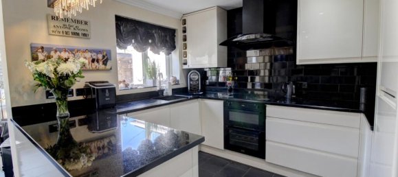 3 Schlafzimmer Haus in Crawley, United Kingdom, Nr. 10653 3