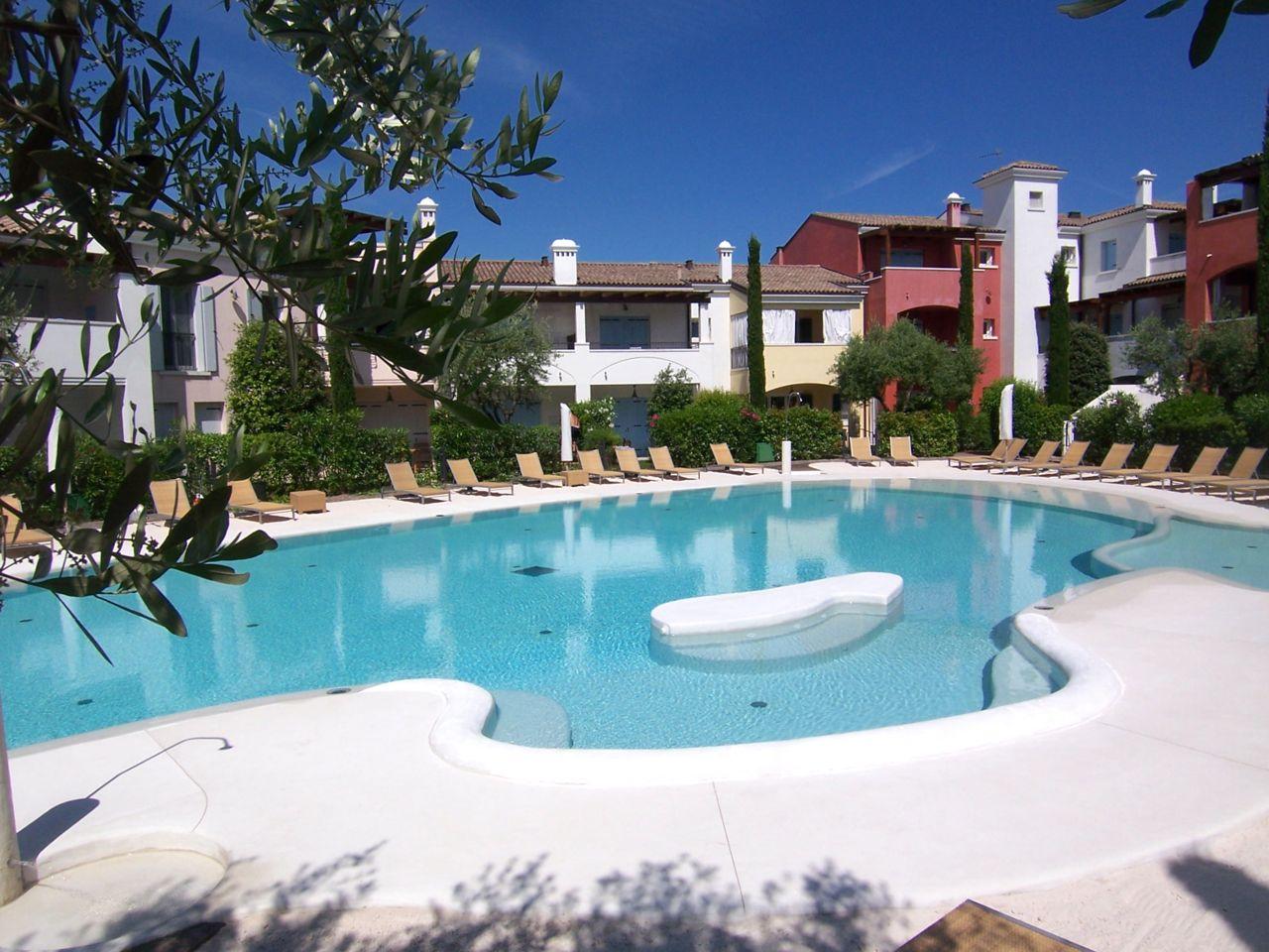 3 rooms Apartment in Jesolo, Italy No. 113830