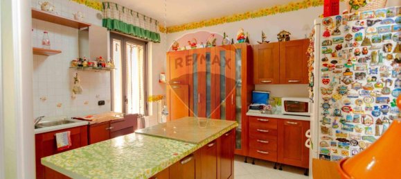 4 rooms Apartment in Bari, Italy No. 237680 3