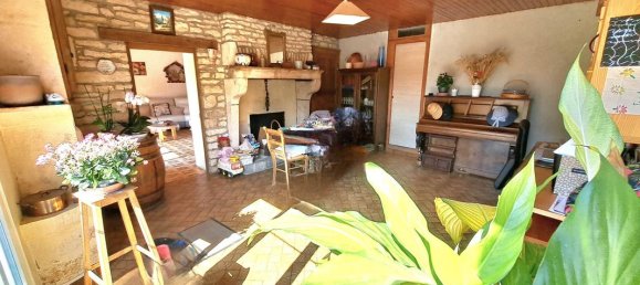 3 bedrooms House in Vals-des-Tilles, France No. 237496 2