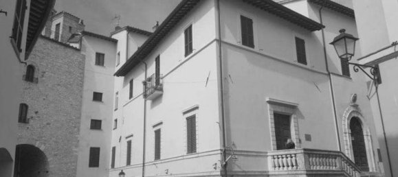 5 rooms Apartment in Nocera Umbra, Italy No. 42965 2