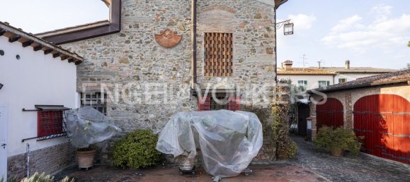 4 bedrooms House in Pistoia, Italy No. 128053 6