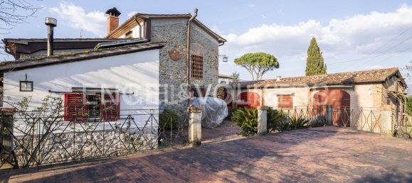 4 bedrooms House in Pistoia, Italy No. 128053 7