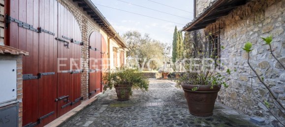 4 bedrooms House in Pistoia, Italy No. 128053 4