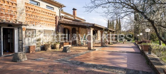 4 bedrooms House in Pistoia, Italy No. 128053 10