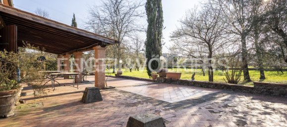 4 bedrooms House in Pistoia, Italy No. 128053 12