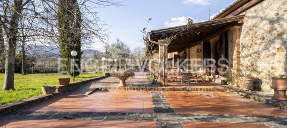 4 bedrooms House in Pistoia, Italy No. 128053 9